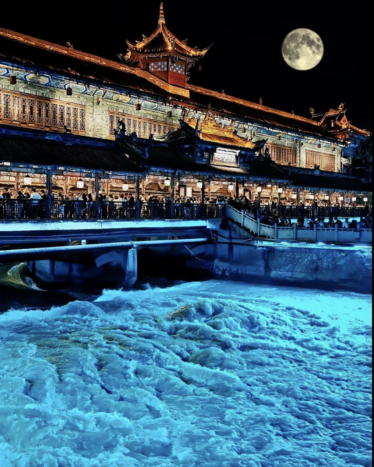 都江堰南橋與藍色江水夜景